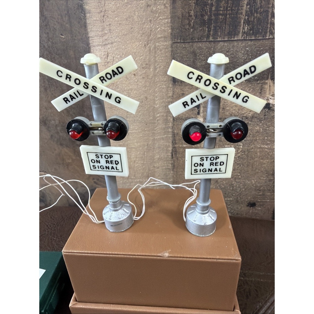 Dept 56 Village Railroad Crossing #5501-8 Retired‎ Working Snow Village Sign 2pc